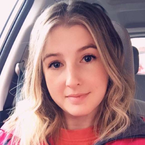 Meet your Posher, Cynthia - Picture 1 of 1